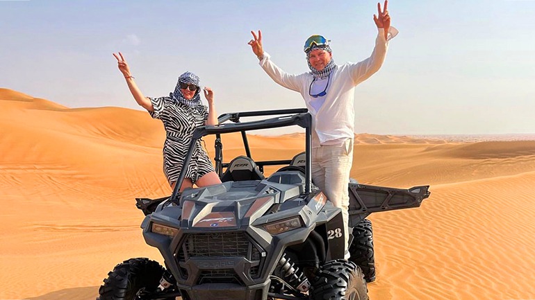 Desert Buggy Dubai Guide 2025: From Sand Dunes to Sunset Tours